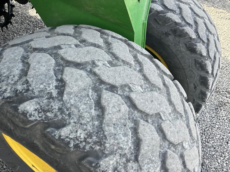 2005-john-deere-1690-image-41