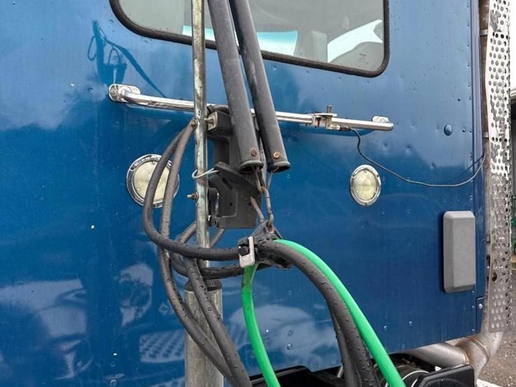 2015-kenworth-t880-image-14