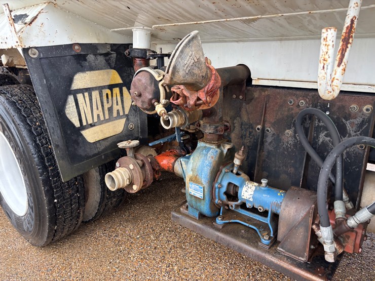 1998-freightliner-fl112-image-5