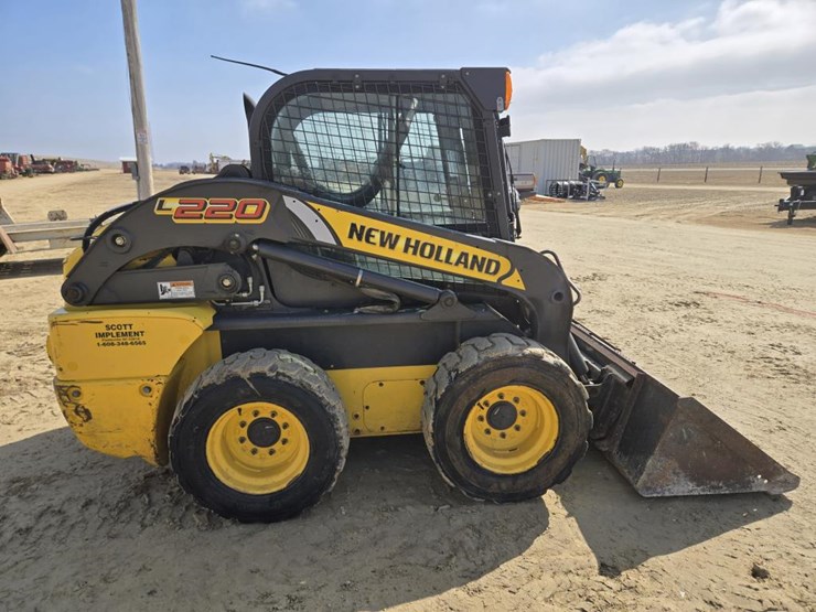 new-holland-l220-image-10