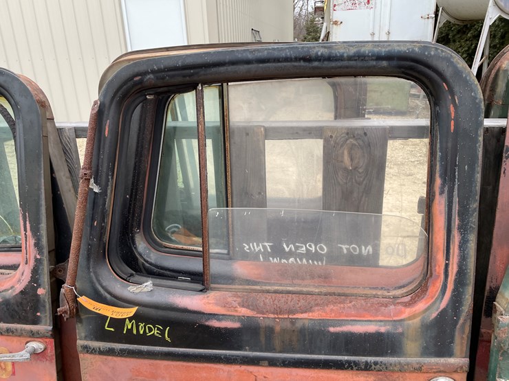 #4401-•-(2)-l-body-cfd-truck-doors-image-2