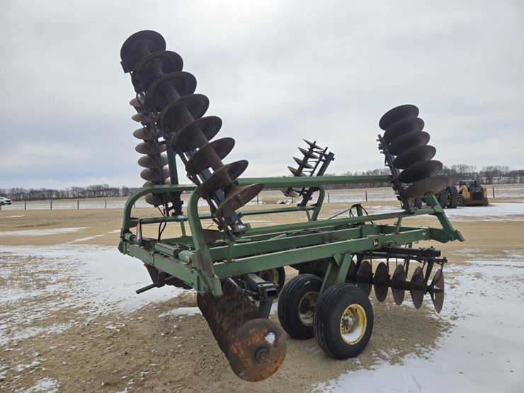 john-deere-230-image-9