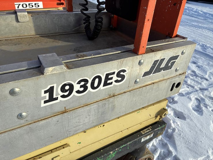 2007-jlg-1930es-image-11