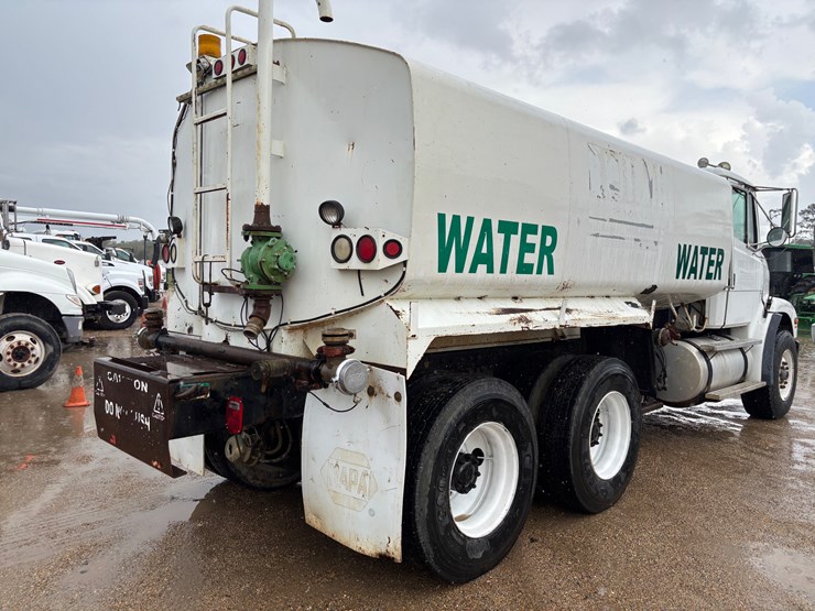 1998-freightliner-fl112-image-7