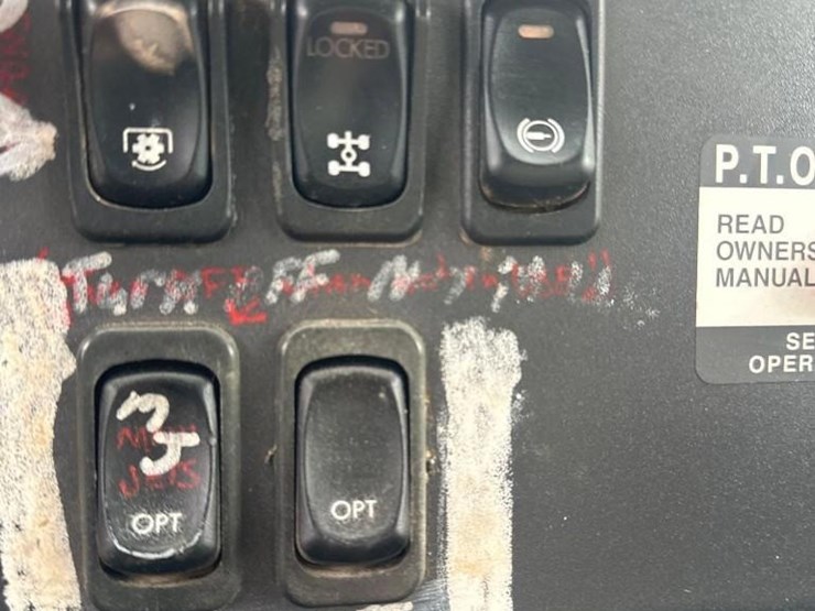 2009-freightliner-mc-4000-gallon-t/a-water-truck-image-23