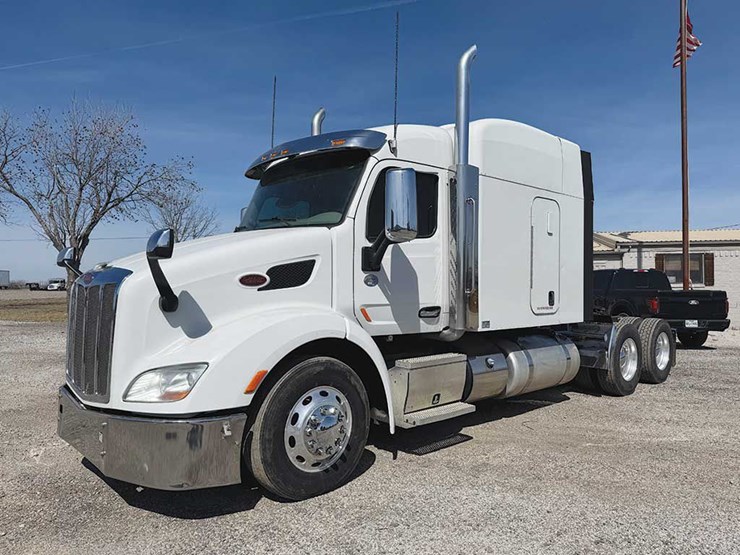 2018-peterbilt-579-image-1