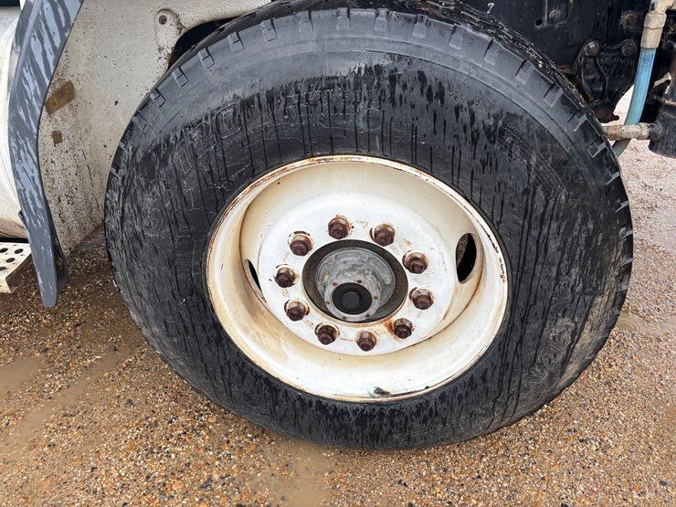 1998-freightliner-fl112-image-26