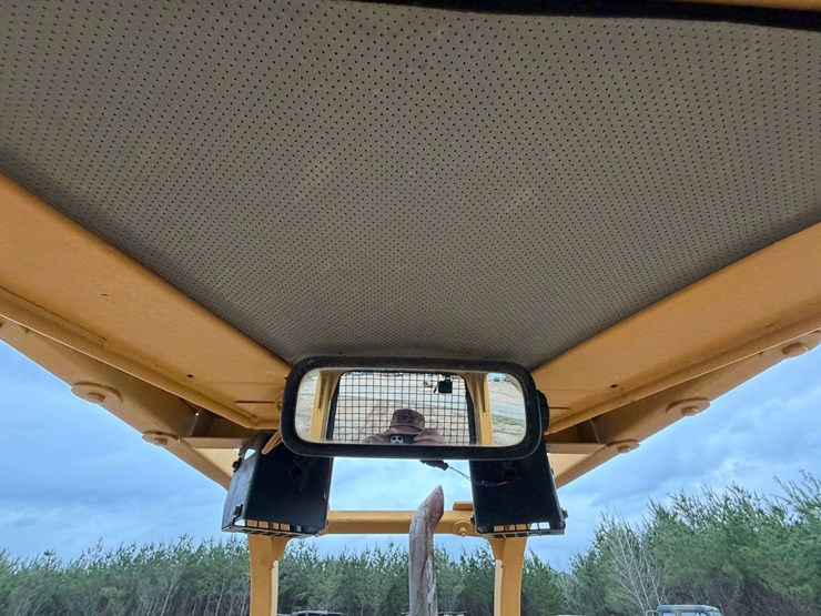 2007-caterpillar-d3g-lgp-image-17