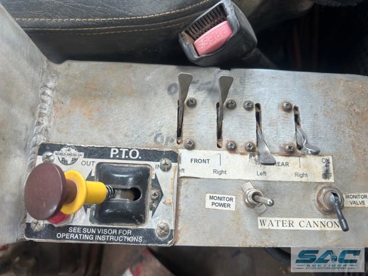 2007-sterling-l9000-4000-gallon-t/a-water-truck-image-15