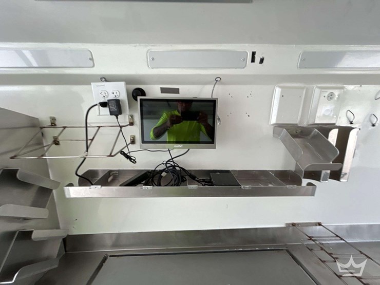 2021-mercedes-benz-sprinter-4500-image-36