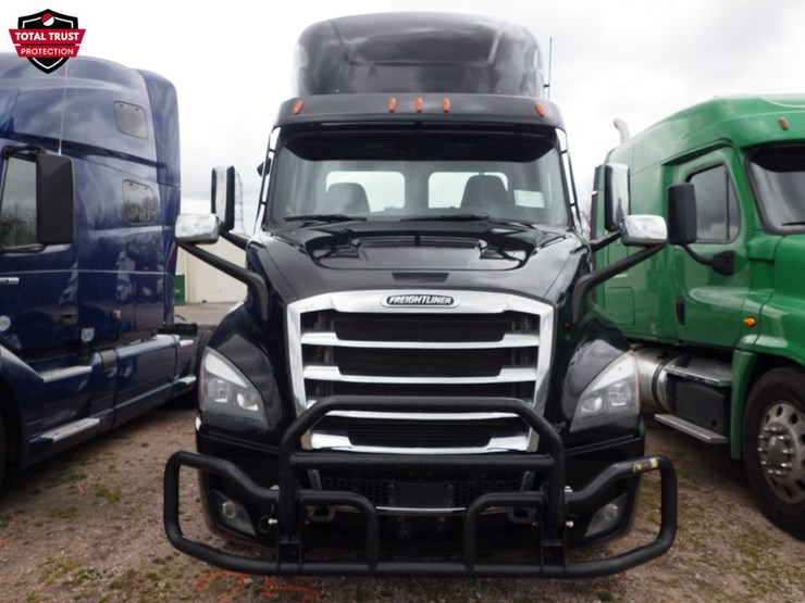 2021-freightliner-cascadia-116-image-2
