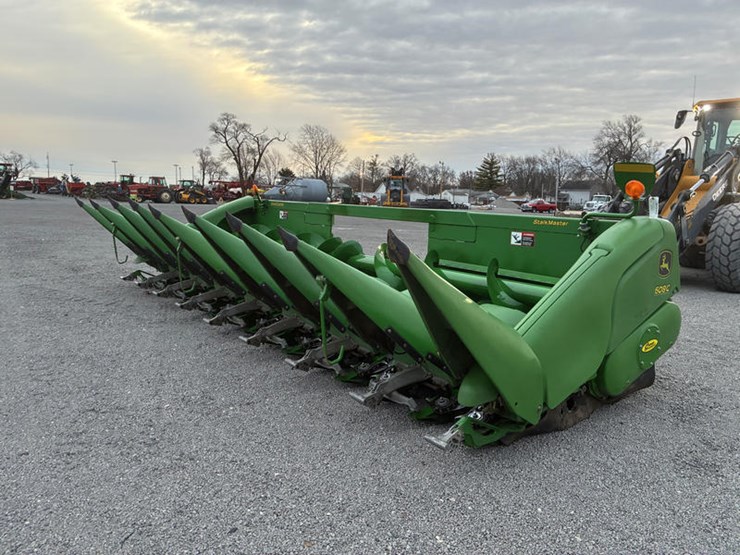 2009-john-deere-608c-image-1