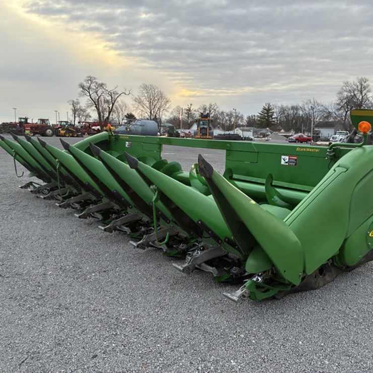 2009 JOHN DEERE 608C