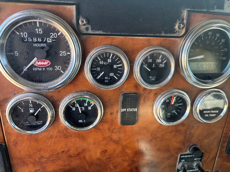 2009-peterbilt-340-image-40