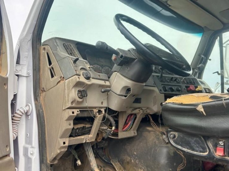 2007-sterling-l9000-4000-gallon-t/a-water-truck-image-27