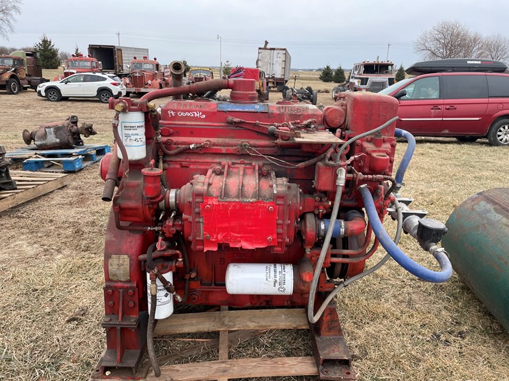 #4229-•-detroit-471-diesel-engine-on-stand-image-5