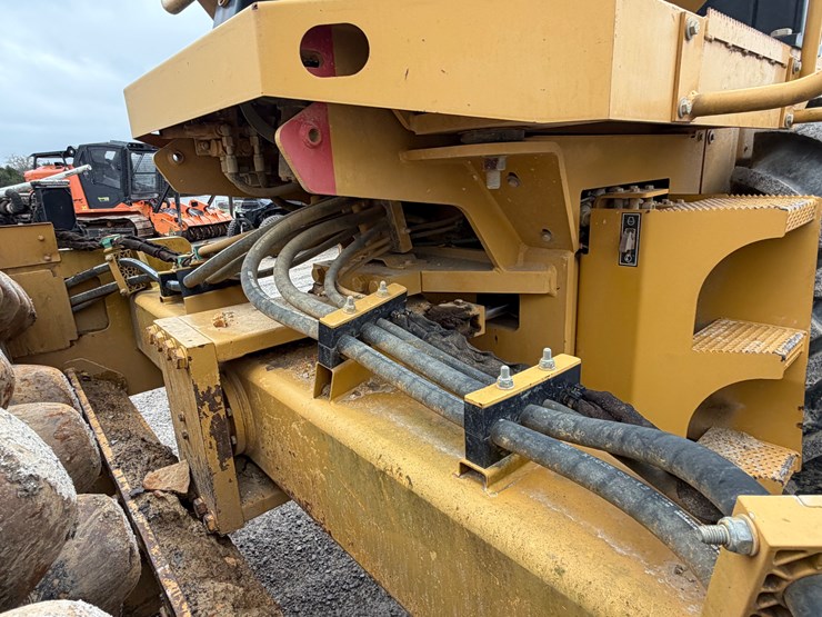 caterpillar-cp56-image-13