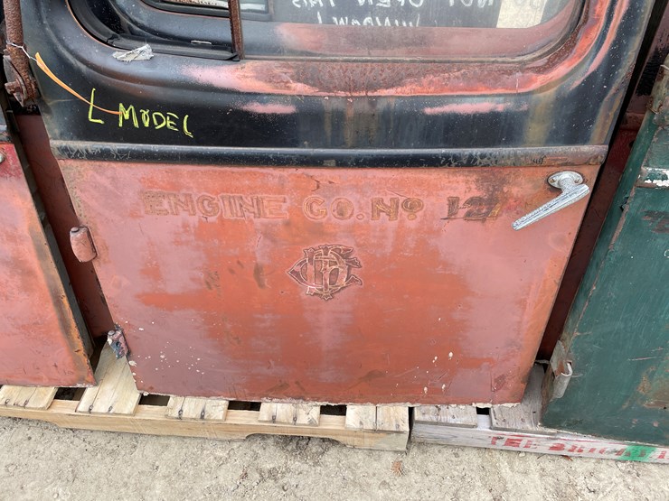 #4401-•-(2)-l-body-cfd-truck-doors-image-3