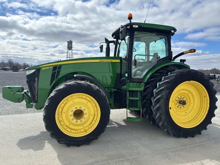 2013-john-deere-8335r-image-11
