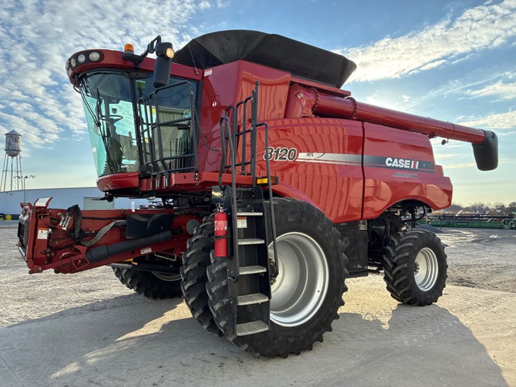 2010-case-ih-8120-image-12