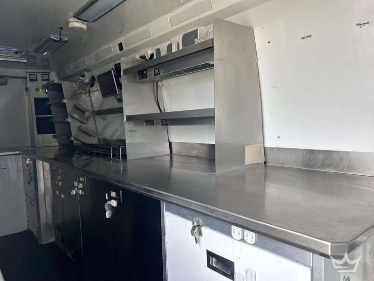 2021-mercedes-benz-sprinter-4500-image-18