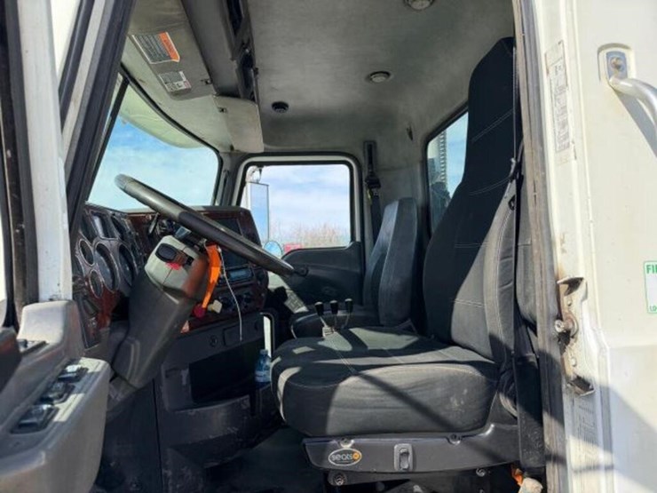 2009-mack-granite-gu813-image-23