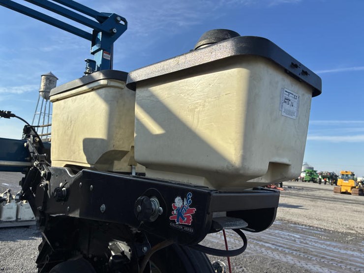 2010-kinze-3600-image-34