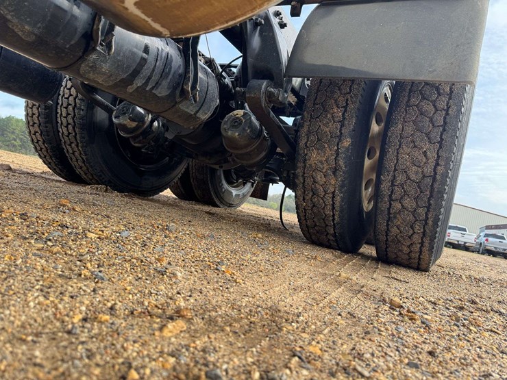 2017-western-star-4700-image-22