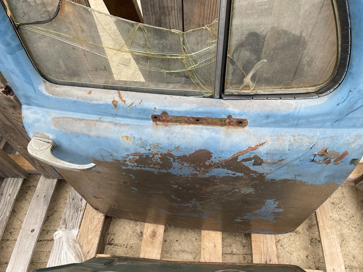 #4403-•-pair-of-vintage-truck-doors-image-5