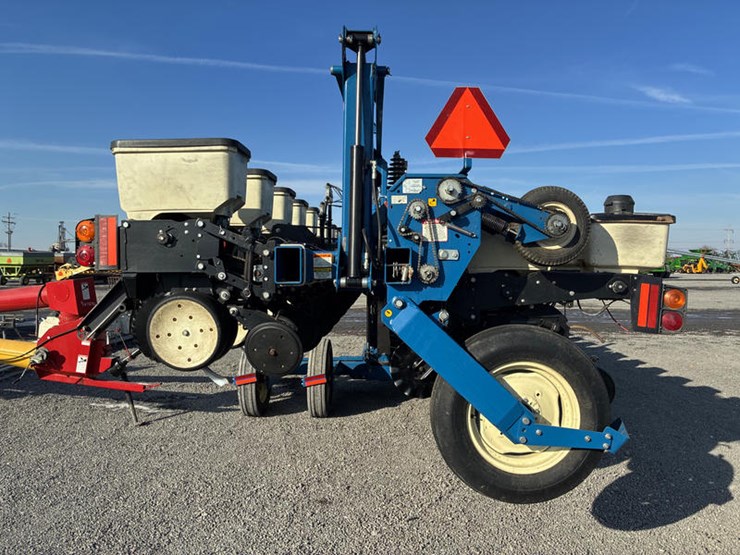 2010-kinze-3600-image-8
