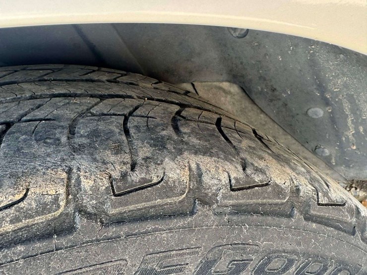 2012-ford-fusion-sel-fwd-4d-sedan-2.5-4cyl.-gasoline-(172,726-miles)-image-22