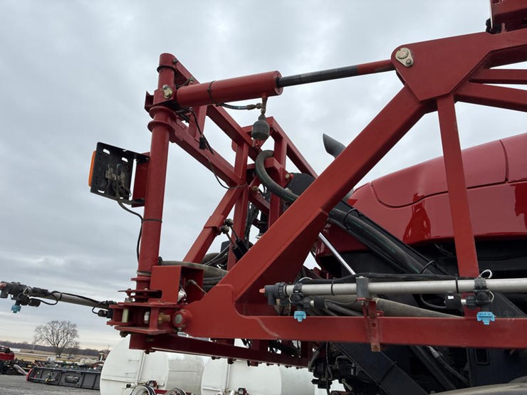 2015-case-ih-patriot-3340-image-31