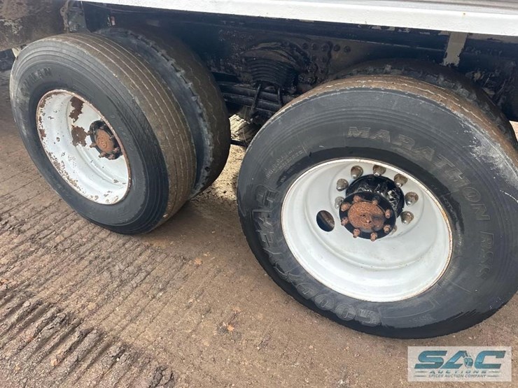 2009-freightliner-mc-4000-gallon-t/a-water-truck-image-21