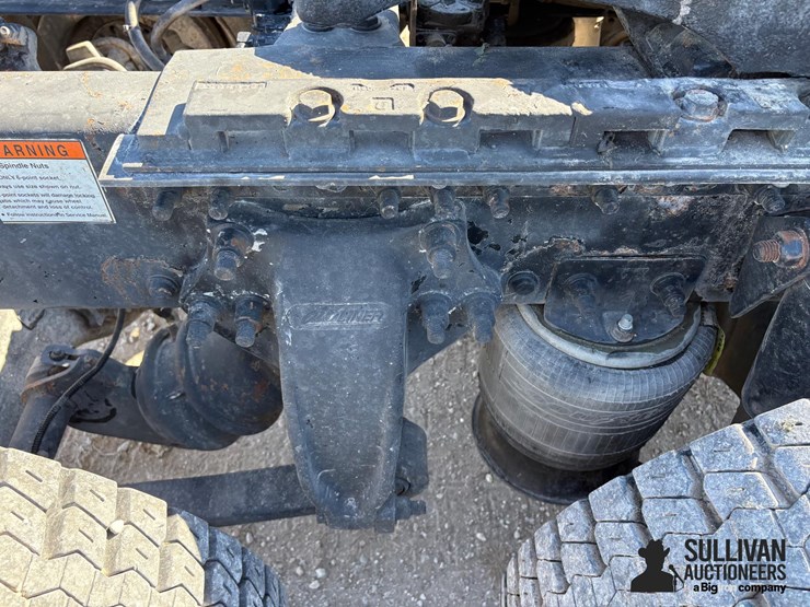 2004-freightliner-cst120-century-classic-s/t-t/a-day-cab-truck-tractor-image-18