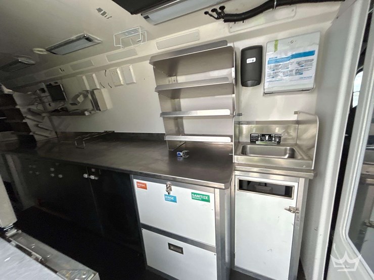 2021-mercedes-benz-sprinter-4500-image-29