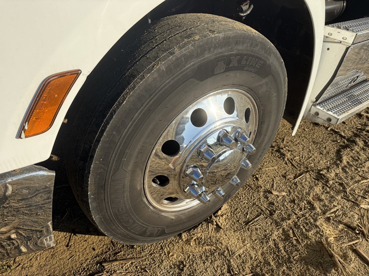 2019-peterbilt-579-image-12