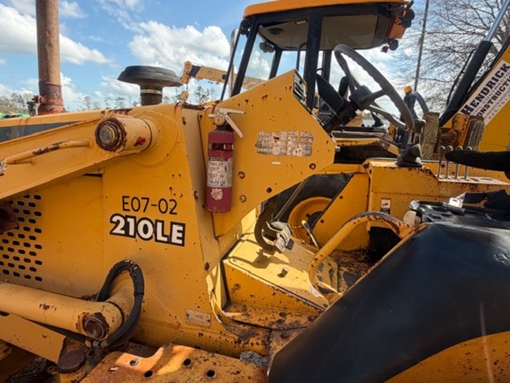deere-210le-image-8