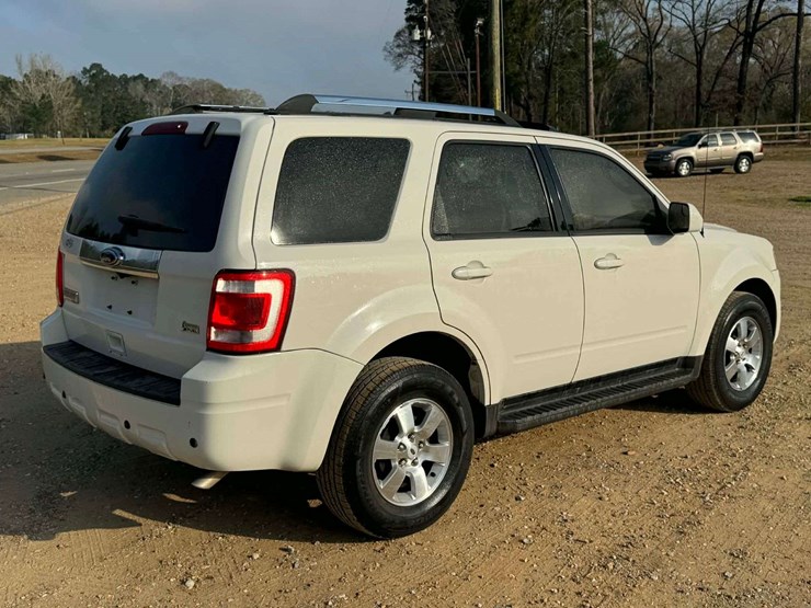 2010-ford-escape-image-7