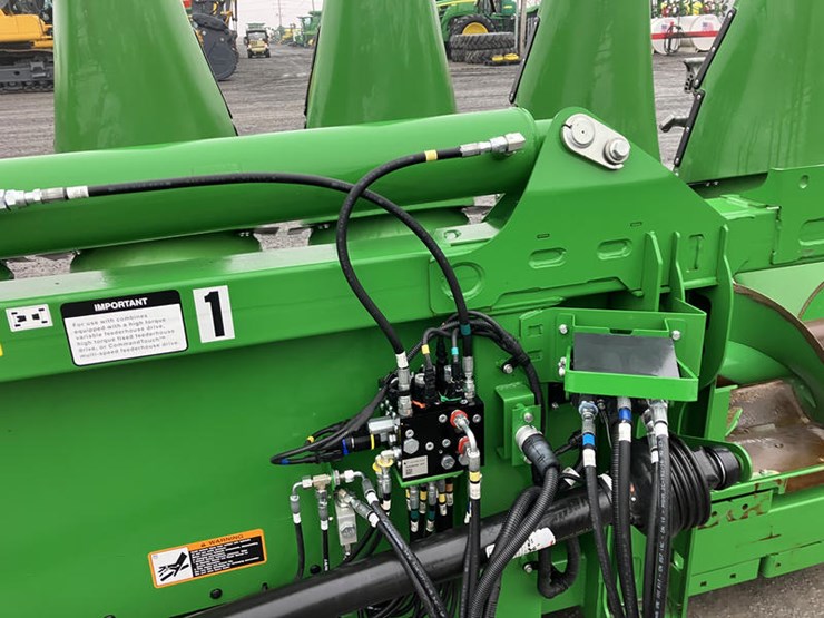 2024-john-deere-c16f-image-12