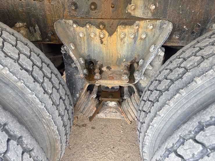 2006-peterbilt-357-image-13