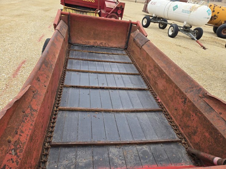 new-holland-155-image-3