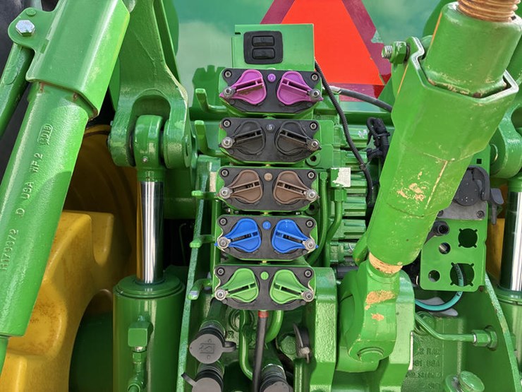 2013-john-deere-8335r-image-30