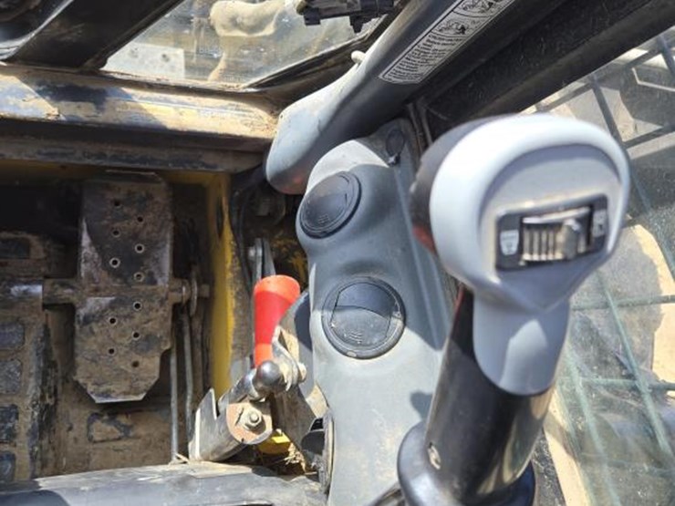 new-holland-l220-image-20