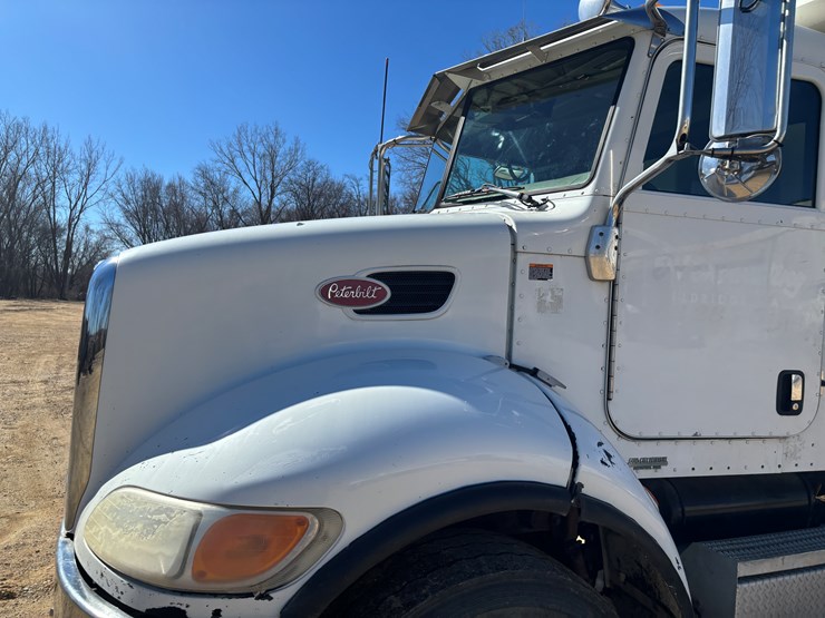 2009-peterbilt-340-image-8