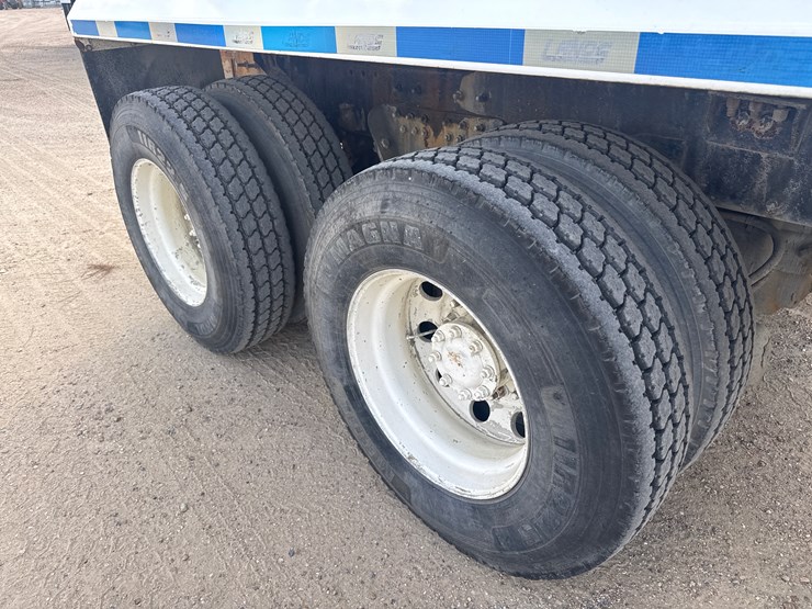 2006-peterbilt-357-image-12