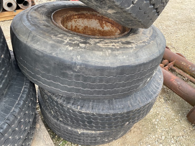 #4256-•-(2)-vintage-trailer-axles-image-10