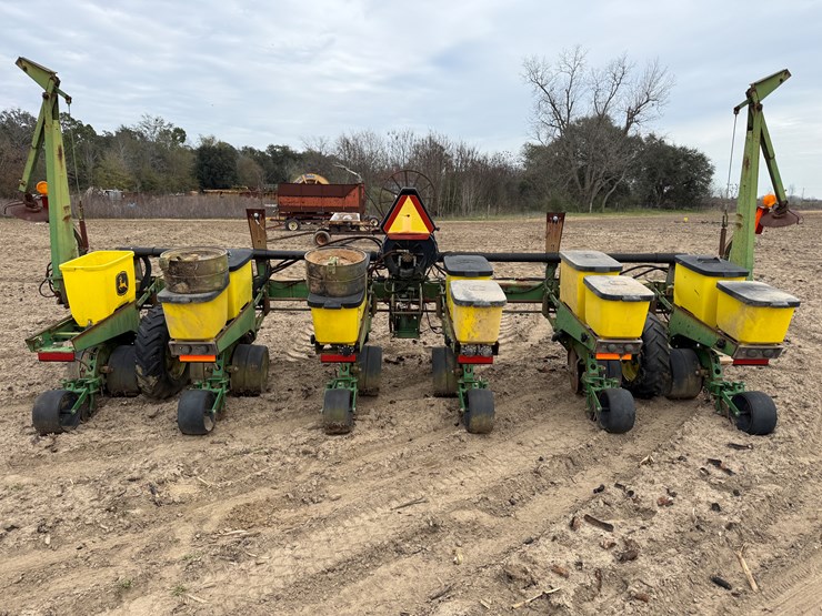 john-deere-1700-image-7