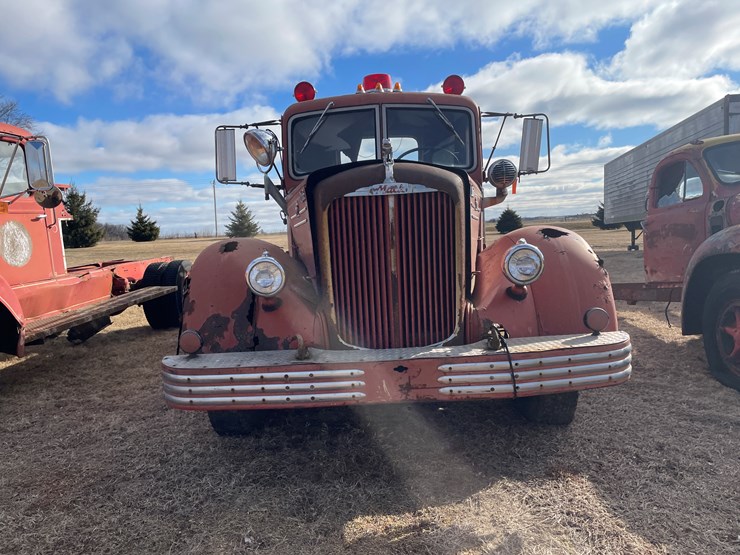 1951-mack-fire-apparatus-image-2