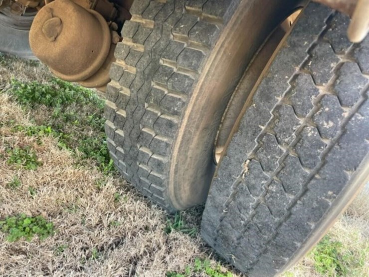 1996-ford-800-image-15