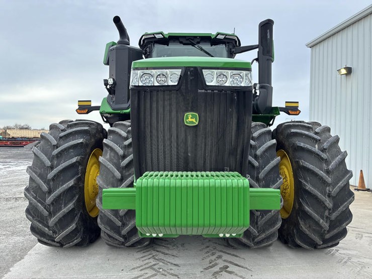2025-john-deere-9r-590-image-9